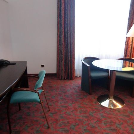 Hotel Schloss Schwarzenfeld מראה חיצוני תמונה