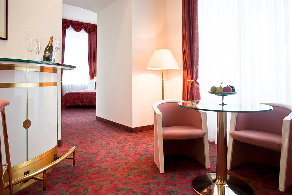 Hotel Schloss Schwarzenfeld מראה חיצוני תמונה